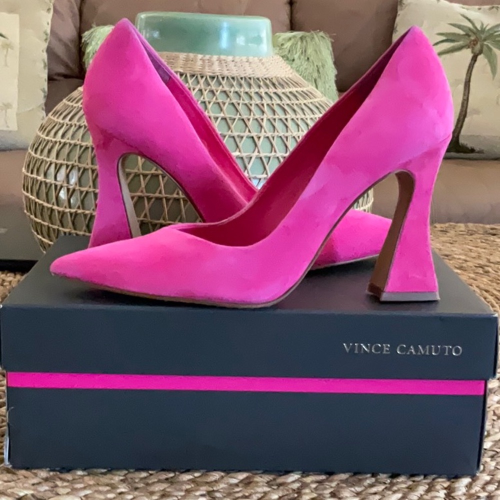 Sexy! Vince Camuto Akenta  Festival Fuchsia True Suede Pump